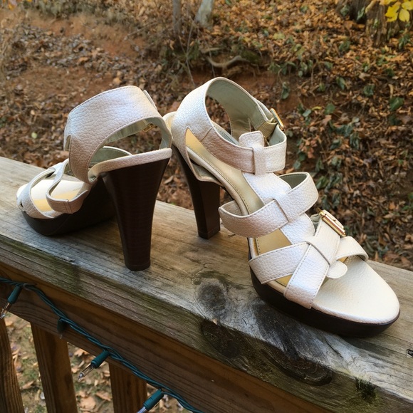 Chaps Winter White Strappy Embossed Leather Heels - Picture 5 of 8